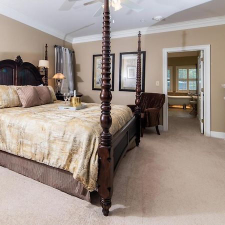 Pleasanton Courtyard Bed And Breakfast Fayetteville Ngoại thất bức ảnh