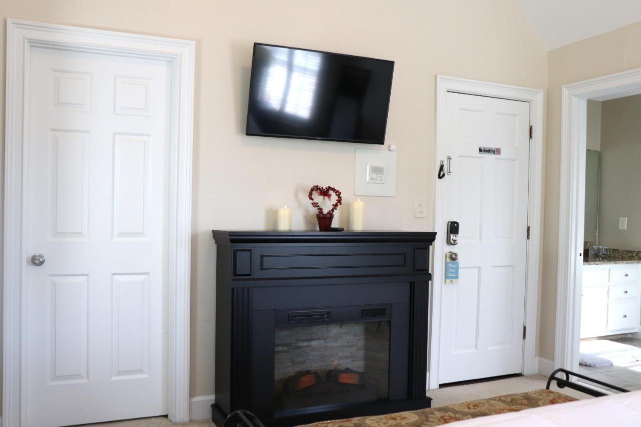 Pleasanton Courtyard Bed And Breakfast Fayetteville Ngoại thất bức ảnh
