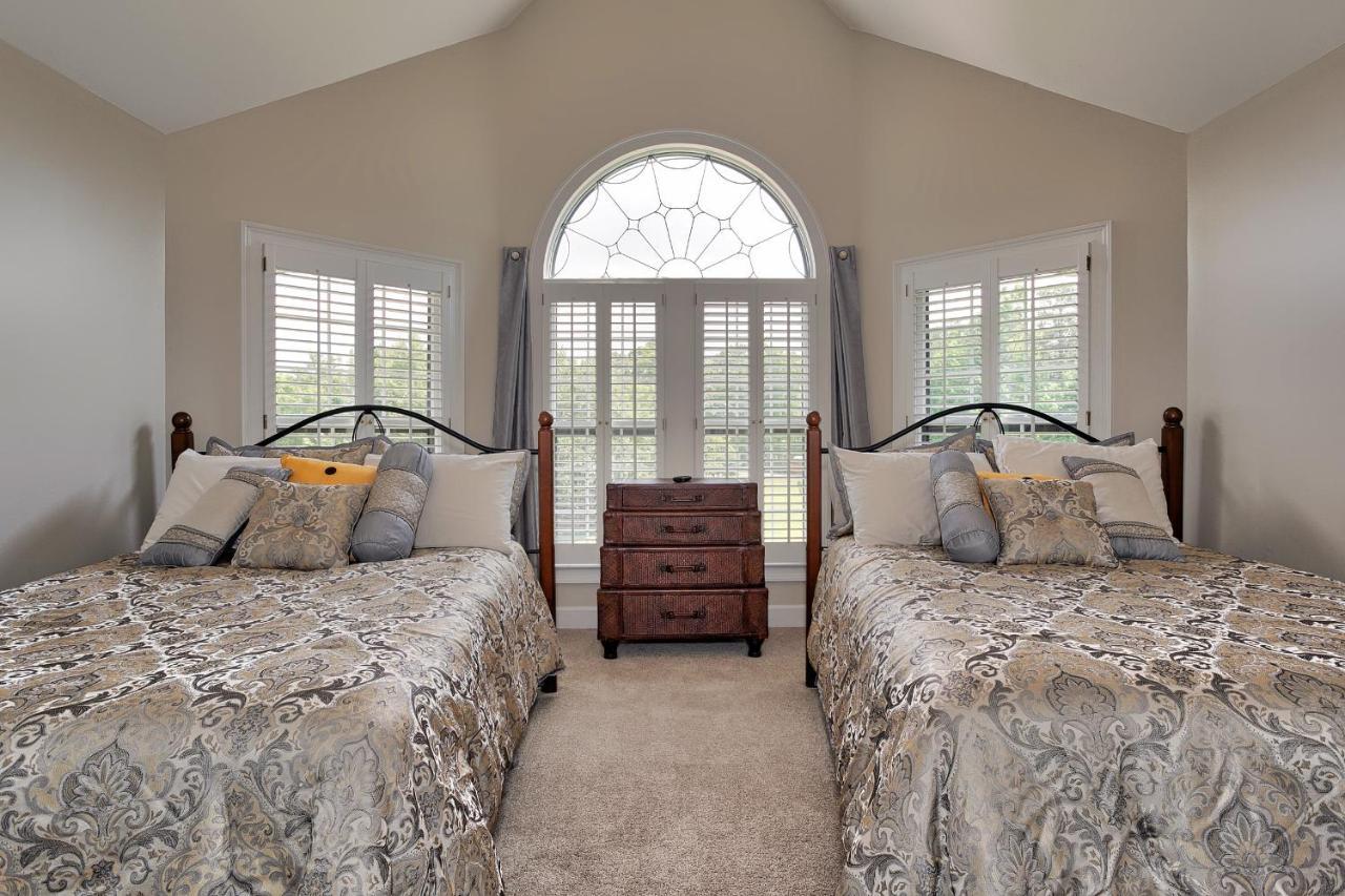 Pleasanton Courtyard Bed And Breakfast Fayetteville Ngoại thất bức ảnh